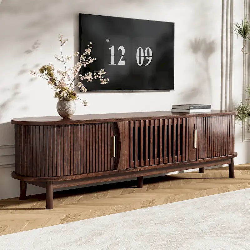 Meuble TV pour téléviseurs jusqu'à 75 pouces avec portes de rangement et pieds en bois