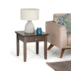Table d'appoint carrée en bois massif