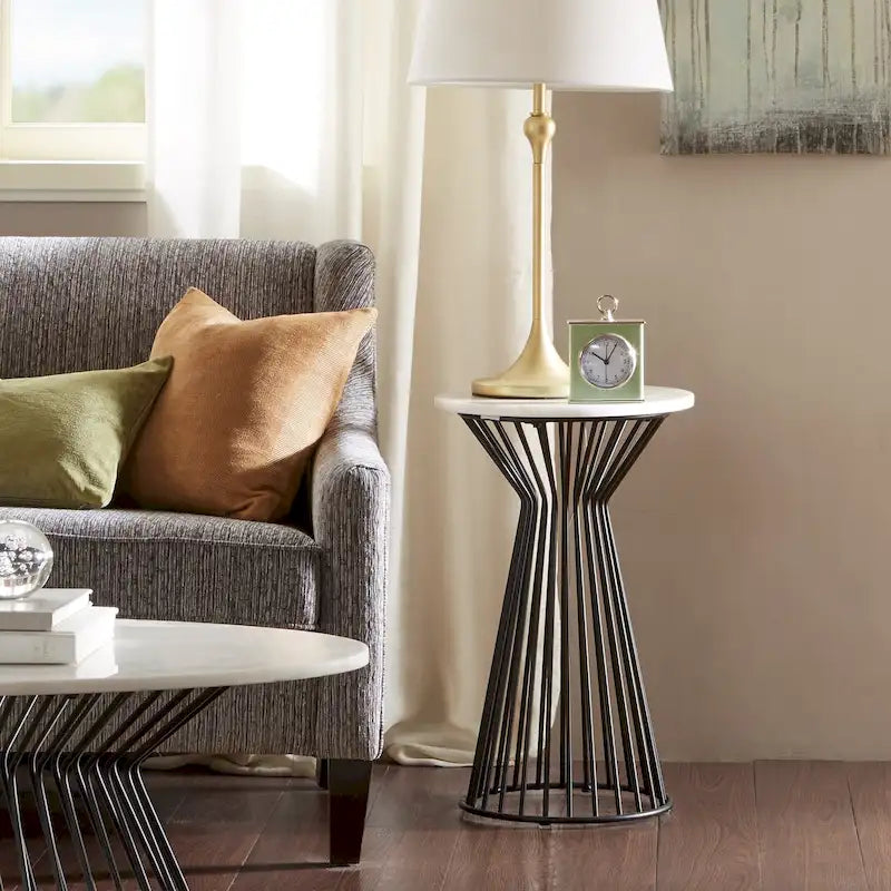 Table piédestal à plateau en marbre blanc et cadre en métal noir