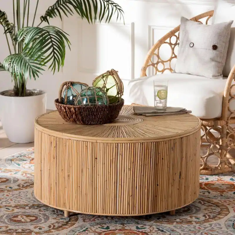 Table basse bohème en rotin clair couleur miel