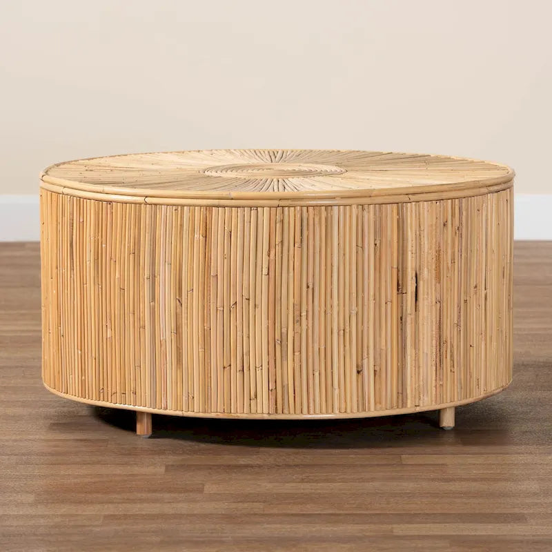 Table basse bohème en rotin clair couleur miel